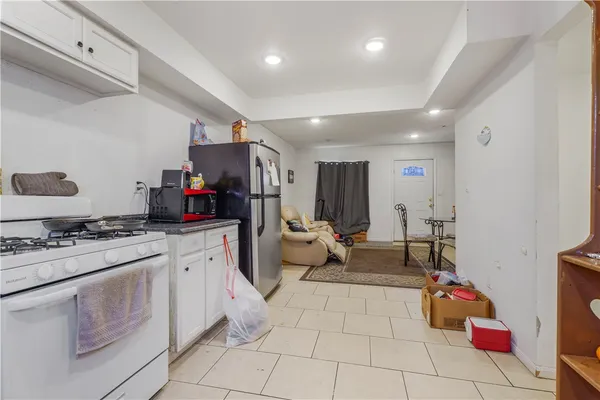 $648,000 | 139 Dr Martin Luther King Jr Boulevard, Bakersfield, CA 93307