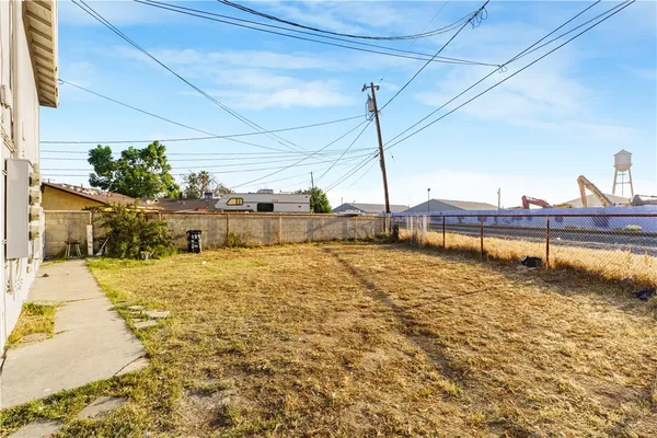 $648,000 | 139 Dr Martin Luther King Jr Boulevard, Bakersfield, CA 93307