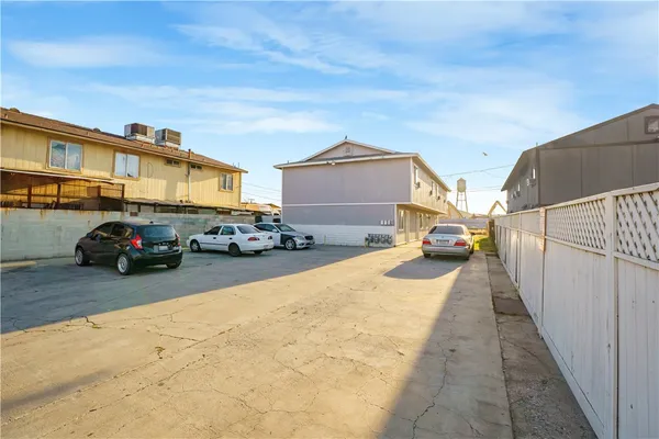$648,000 | 139 Dr Martin Luther King Jr Boulevard, Bakersfield, CA 93307