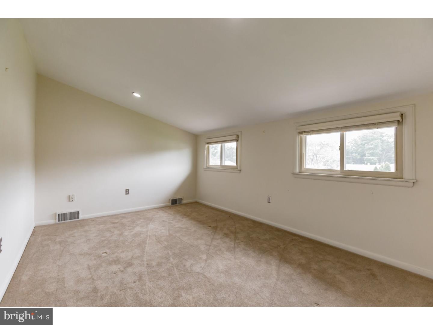 1000 Susan Road Philadelphia, PA 19115 - Photo 19 of 25