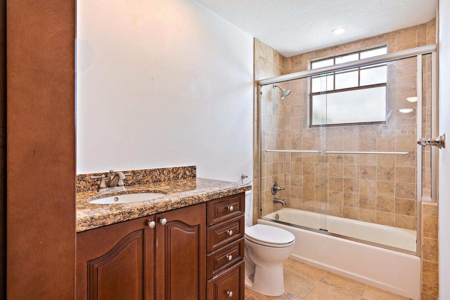 705 Mainsail Circle Jupiter, FL 33477 - Photo 14 of 20 Guest Bathroom