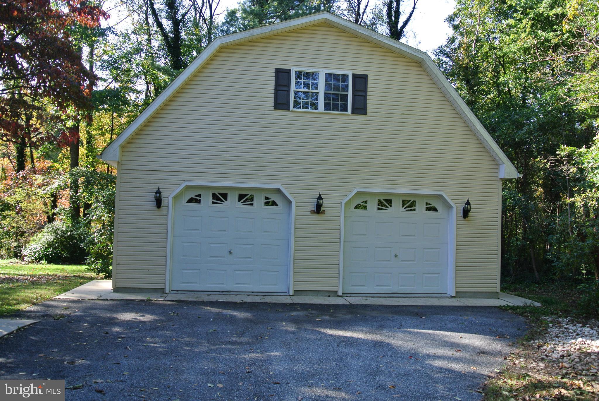 Separate oversized garage with apartment