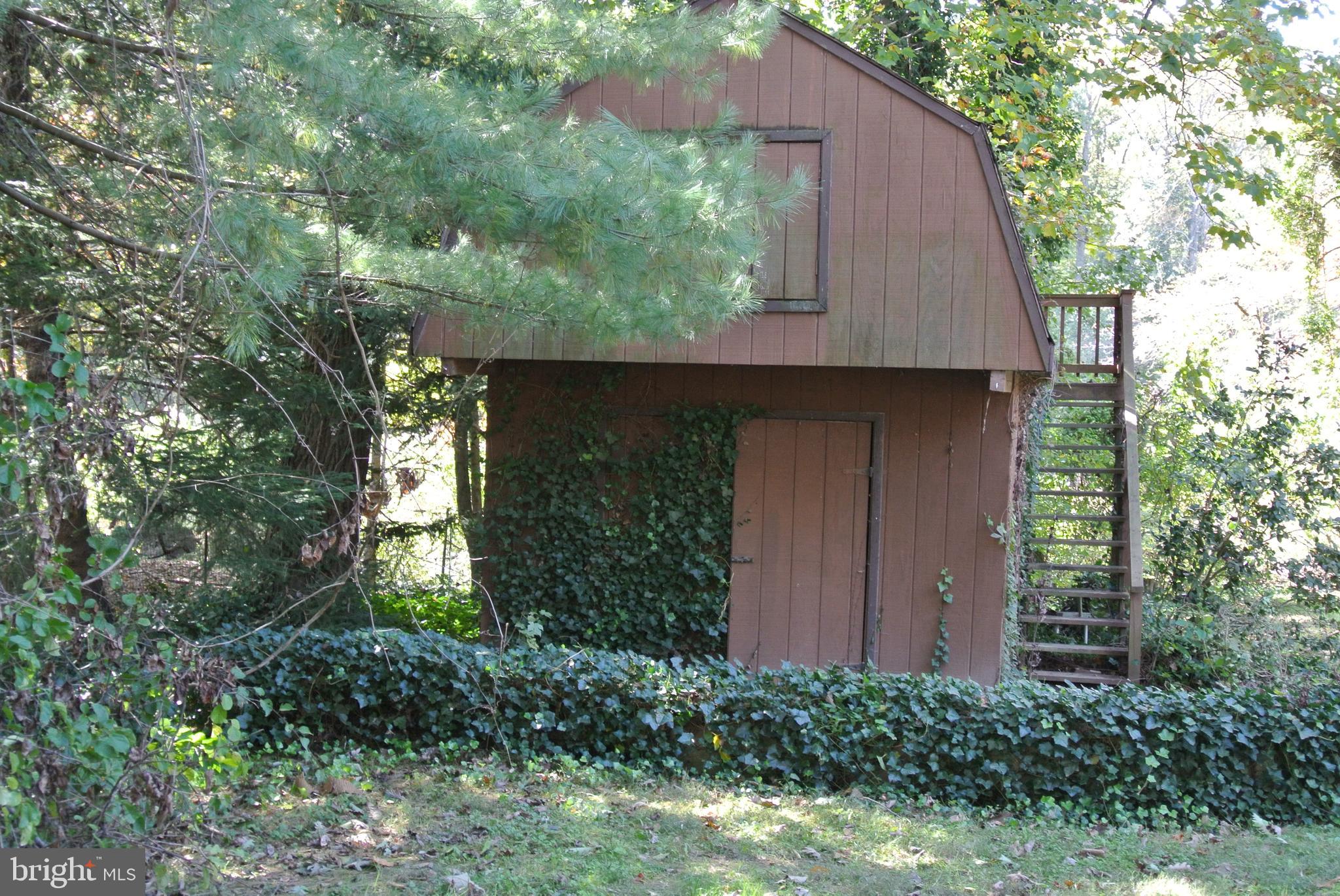 6903 Circle Road Baltimore, MD 21220 - Photo 15 of 26 Oversized shed - does need some work