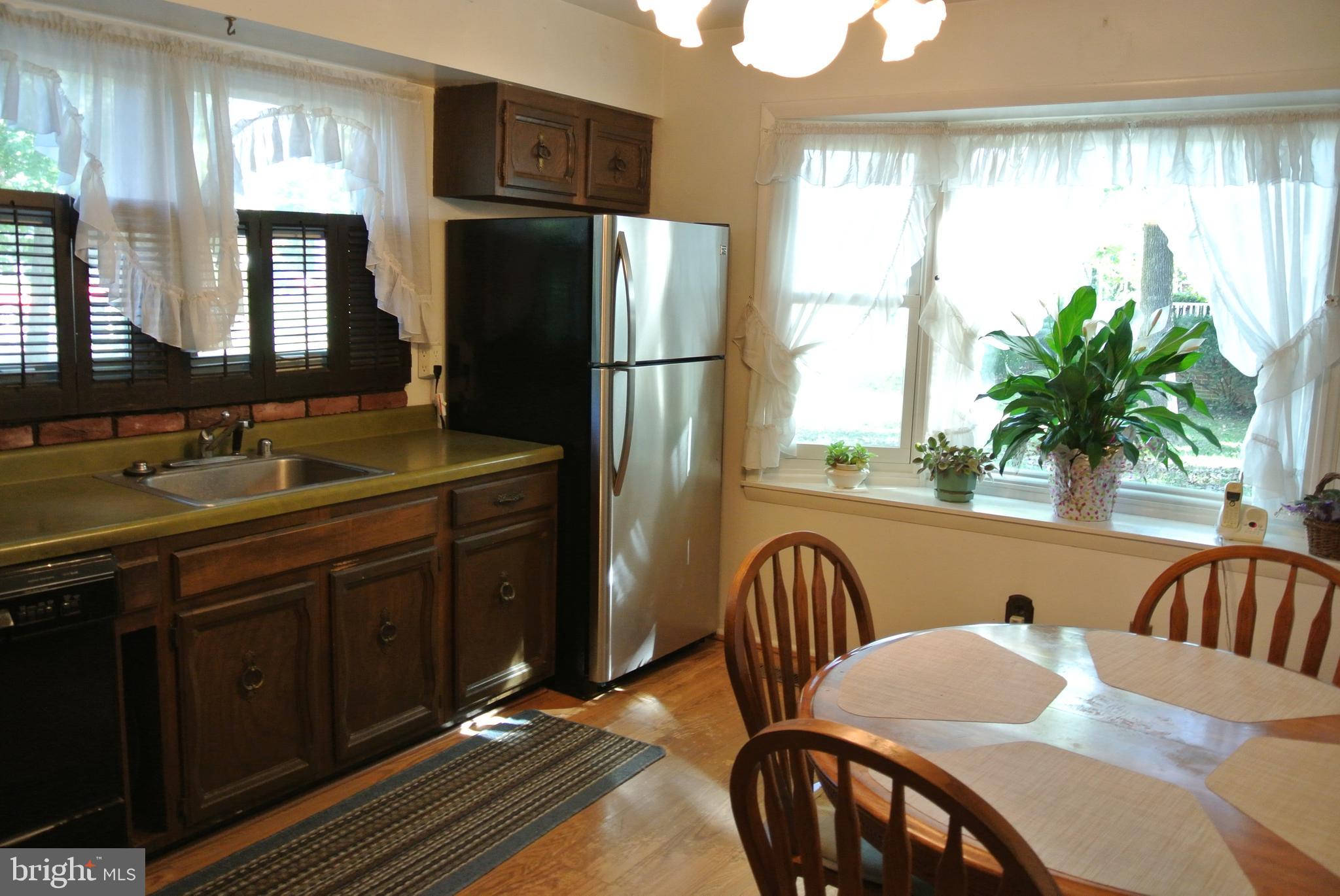 6903 Circle Road Baltimore, MD 21220 - Photo 8 of 26 East-in kitchen