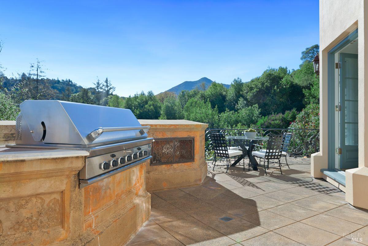 27 Upper Road Ross, CA 94957 - Photo 17 of 59