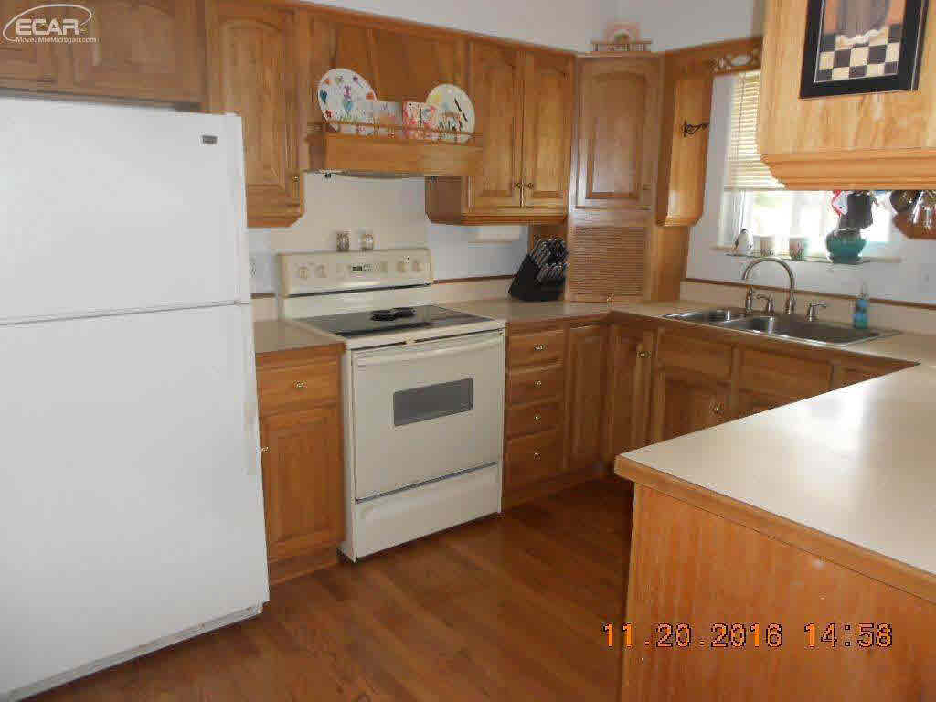 6275 North Henderson Road Columbiaville, MI 48421 - Photo 5 of 32 21239071-4.JPG