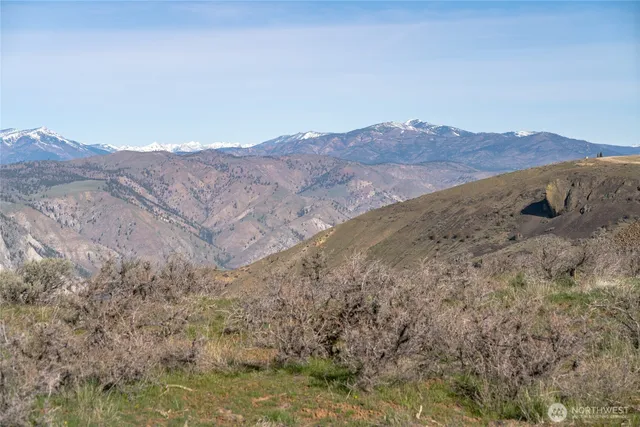 a view of a dry field