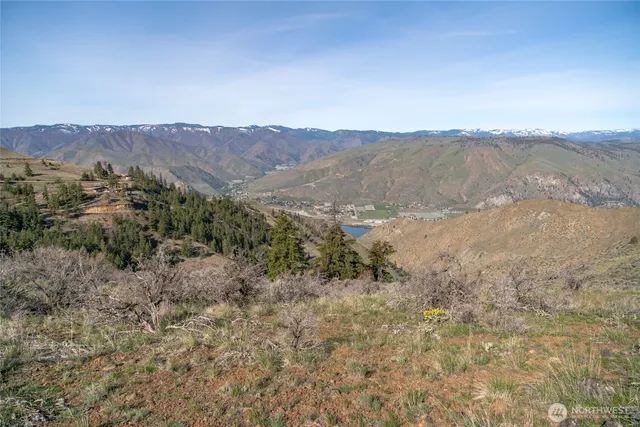 a view of a dry field
