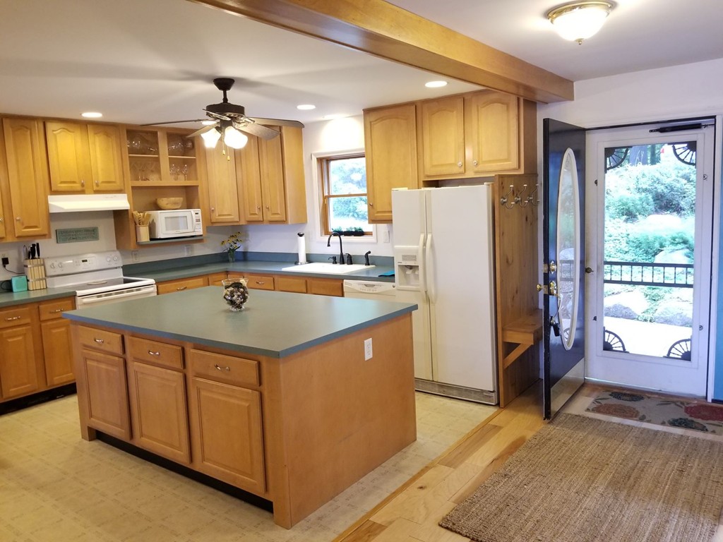 54 West Point Road Webster, MA 01570 - Photo 9 of 30 Gallery Image 9