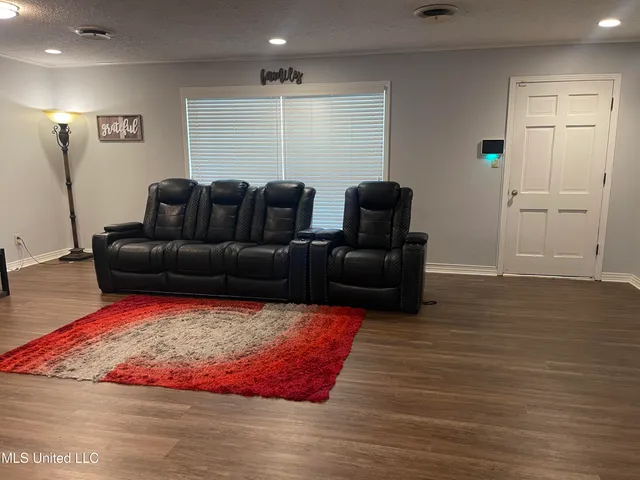 $185,000 | 2221 Country Club Drive, Yazoo City, MS 39194