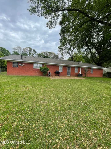 $185,000 | 2221 Country Club Drive, Yazoo City, MS 39194