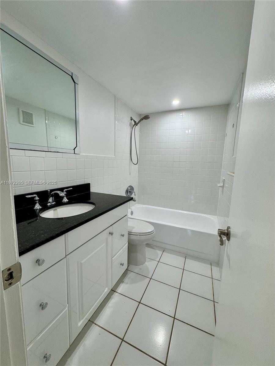 13700 Southwest 62nd Street, Unit 113 Miami, FL 33183 - Photo 12 of 30 Bathroom 1