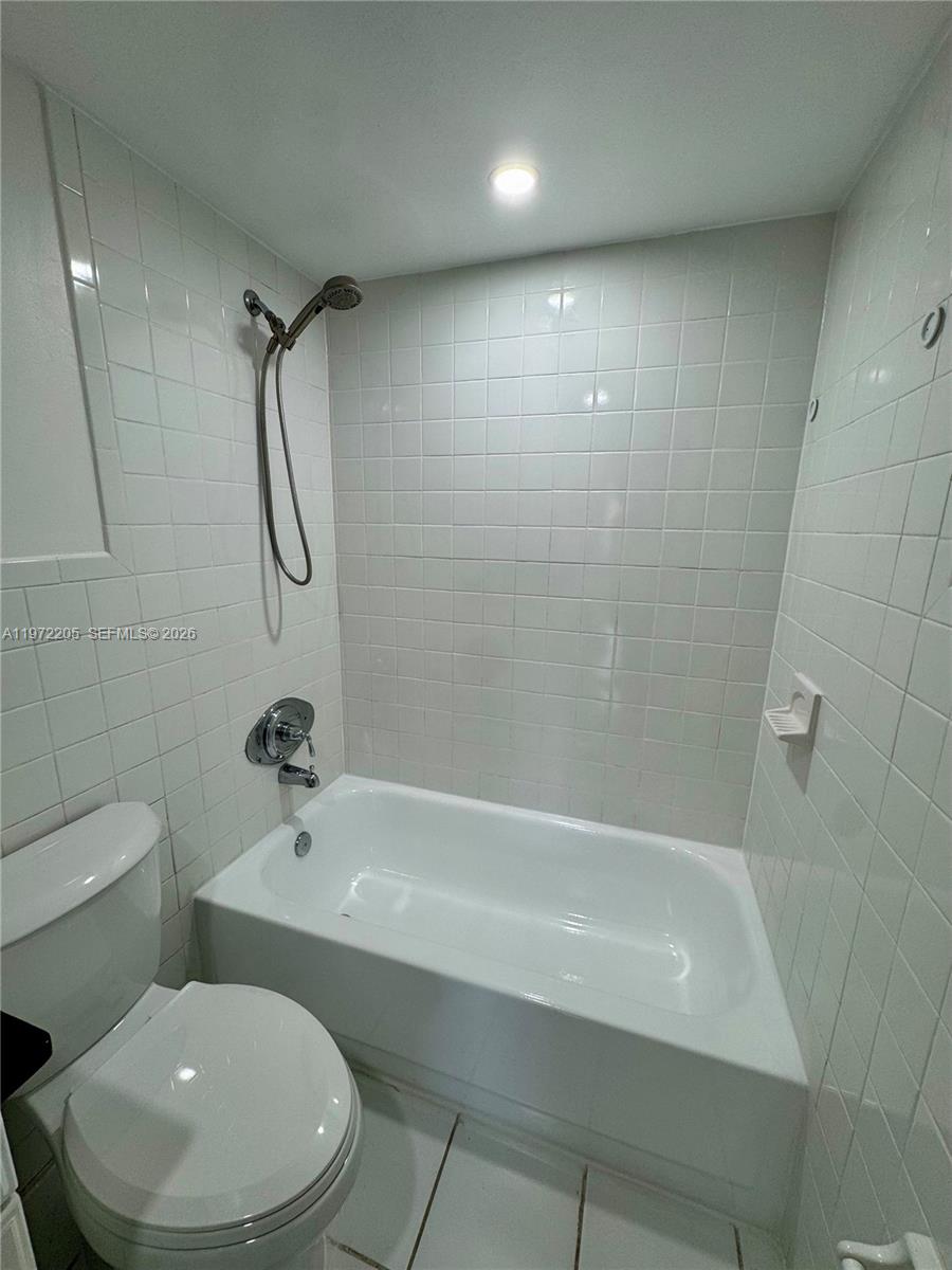 13700 Southwest 62nd Street, Unit 113 Miami, FL 33183 - Photo 13 of 30 Bathroom 1