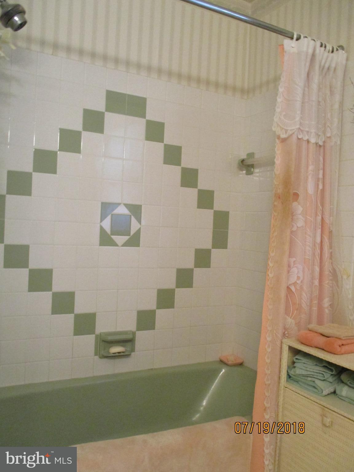 1781 Sapphire Road York, PA 17408 - Photo 26 of 38 Ceramic tile tub surround
