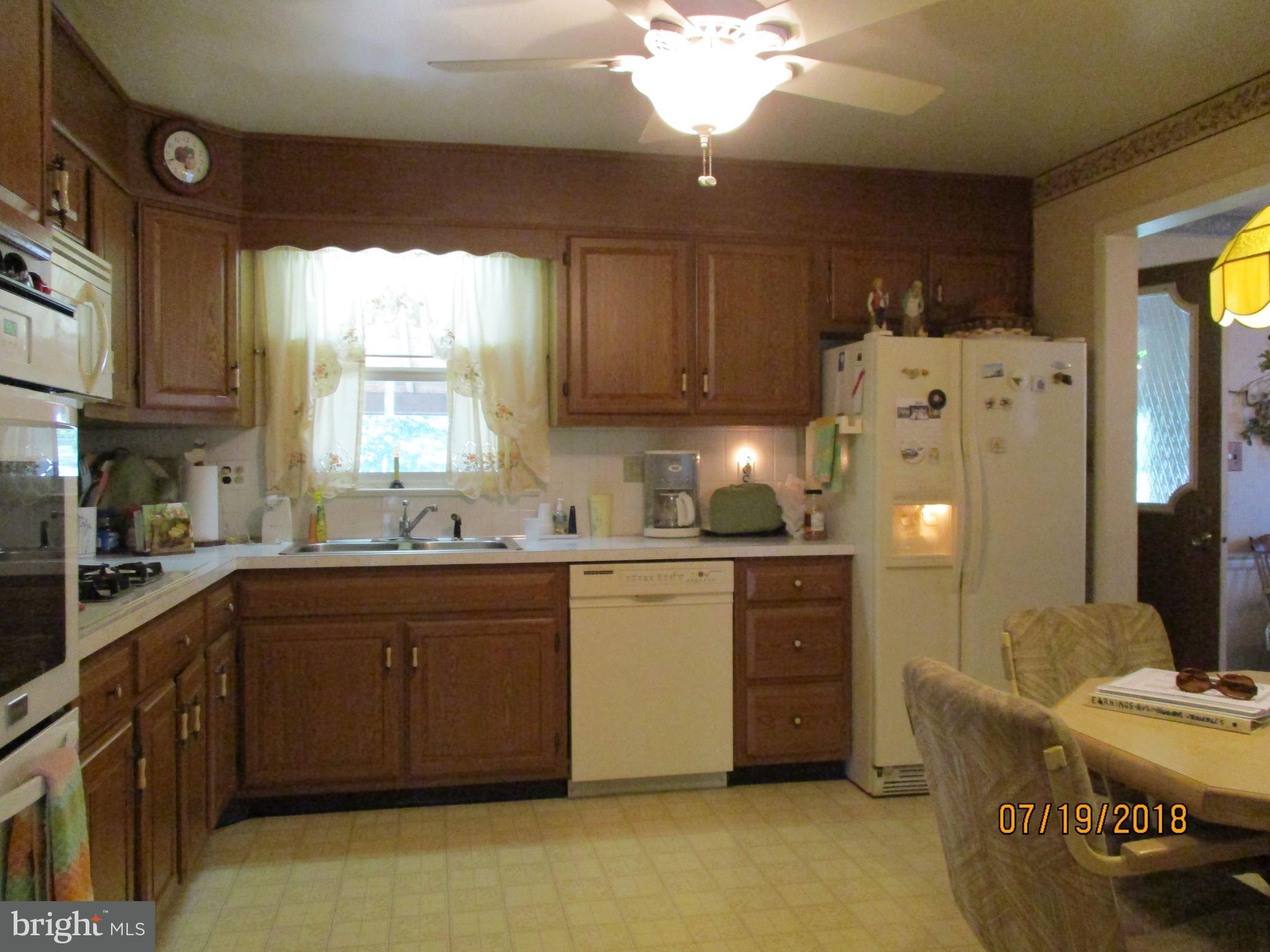 1781 Sapphire Road York, PA 17408 - Photo 7 of 38 Kitchen with built-in appliances