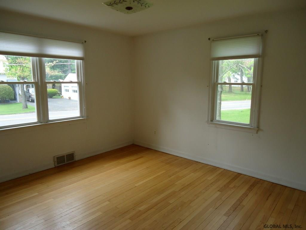 5 Lape Road Halfmoon, NY 12188 - Photo 4 of 13 Photo 4