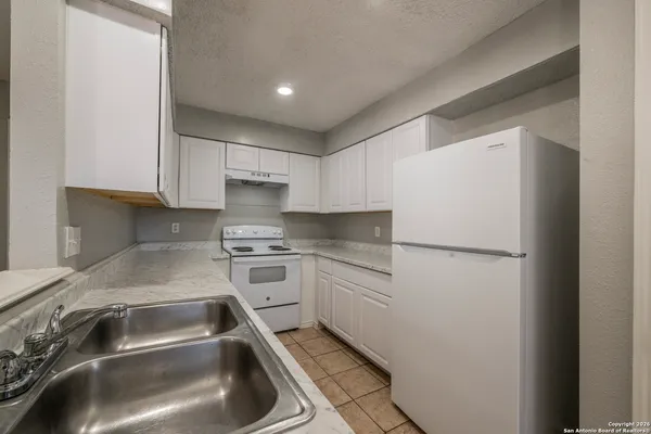 $1,300 | 7524 Oak Chase, San Antonio, TX 78239