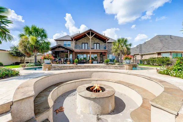 $815,900 | 108 Waterstone Drive, Montgomery, TX 77356