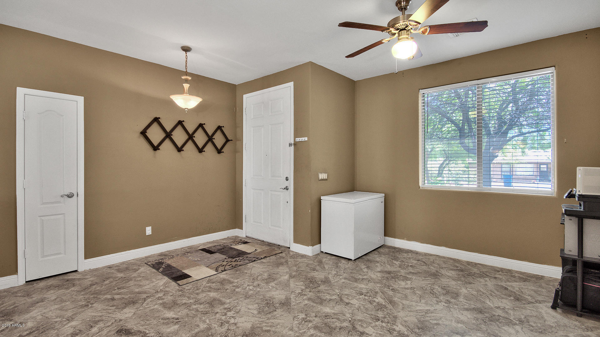 11066 East Cholla Road Mesa, AZ 85207 - Photo 2 of 17 Inside Front Entry