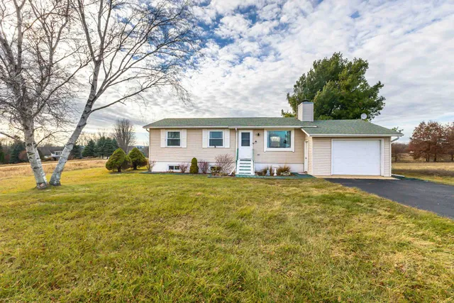 a view of a house with a backyard