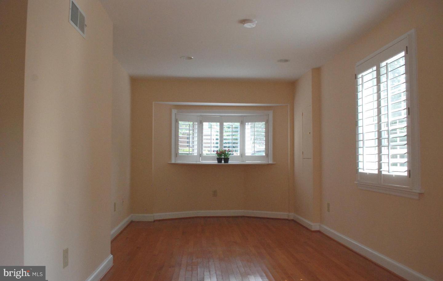 5511 Greentree Road Bethesda, MD 20817 - Photo 12 of 26 Family Room