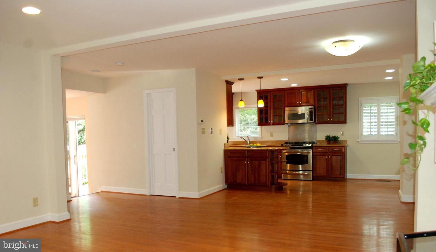 5511 Greentree Road Bethesda, MD 20817 - Photo 8 of 26 Main Level