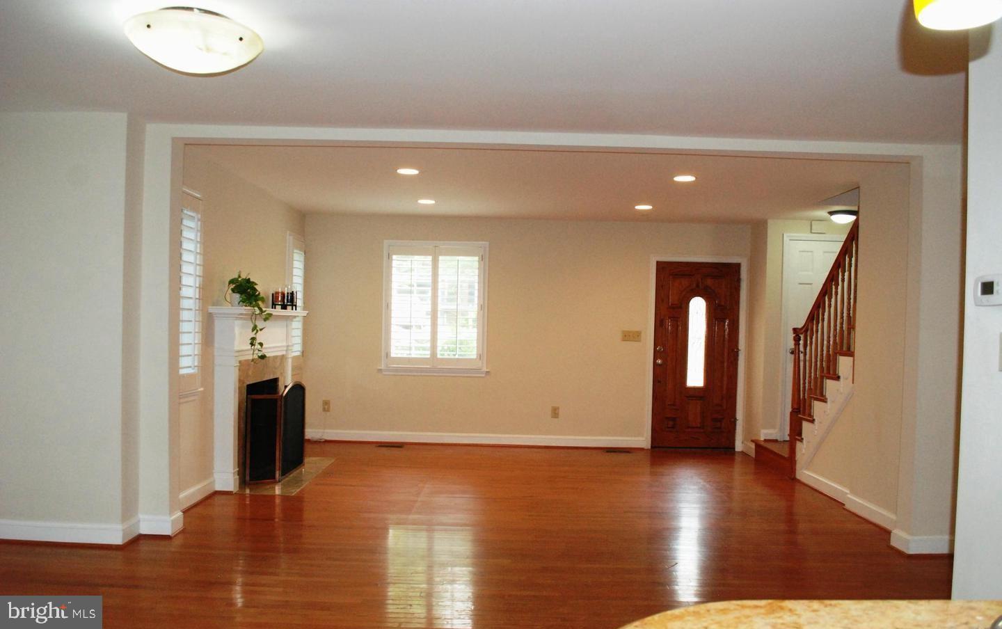 5511 Greentree Road Bethesda, MD 20817 - Photo 9 of 26 Main Level