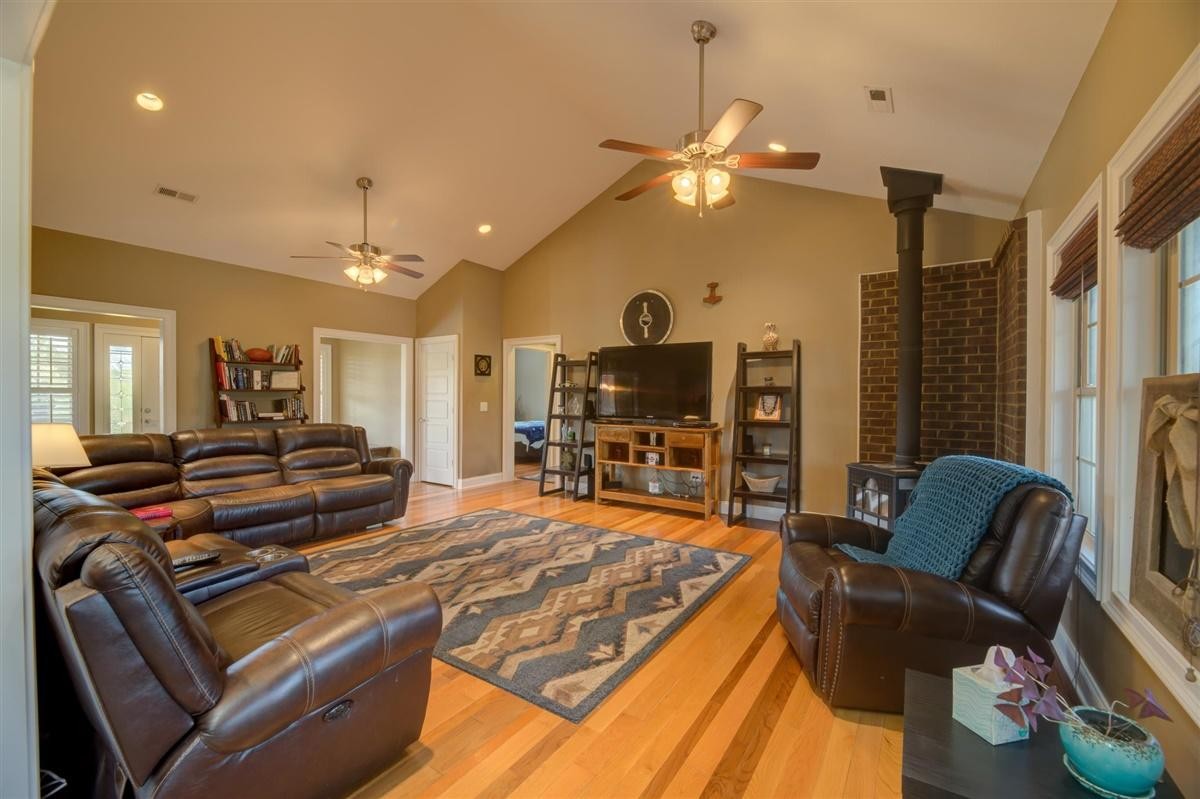 1075 Federal Road Madisonville, TN 37354 - Photo 10 of 40 Gallery Image 10