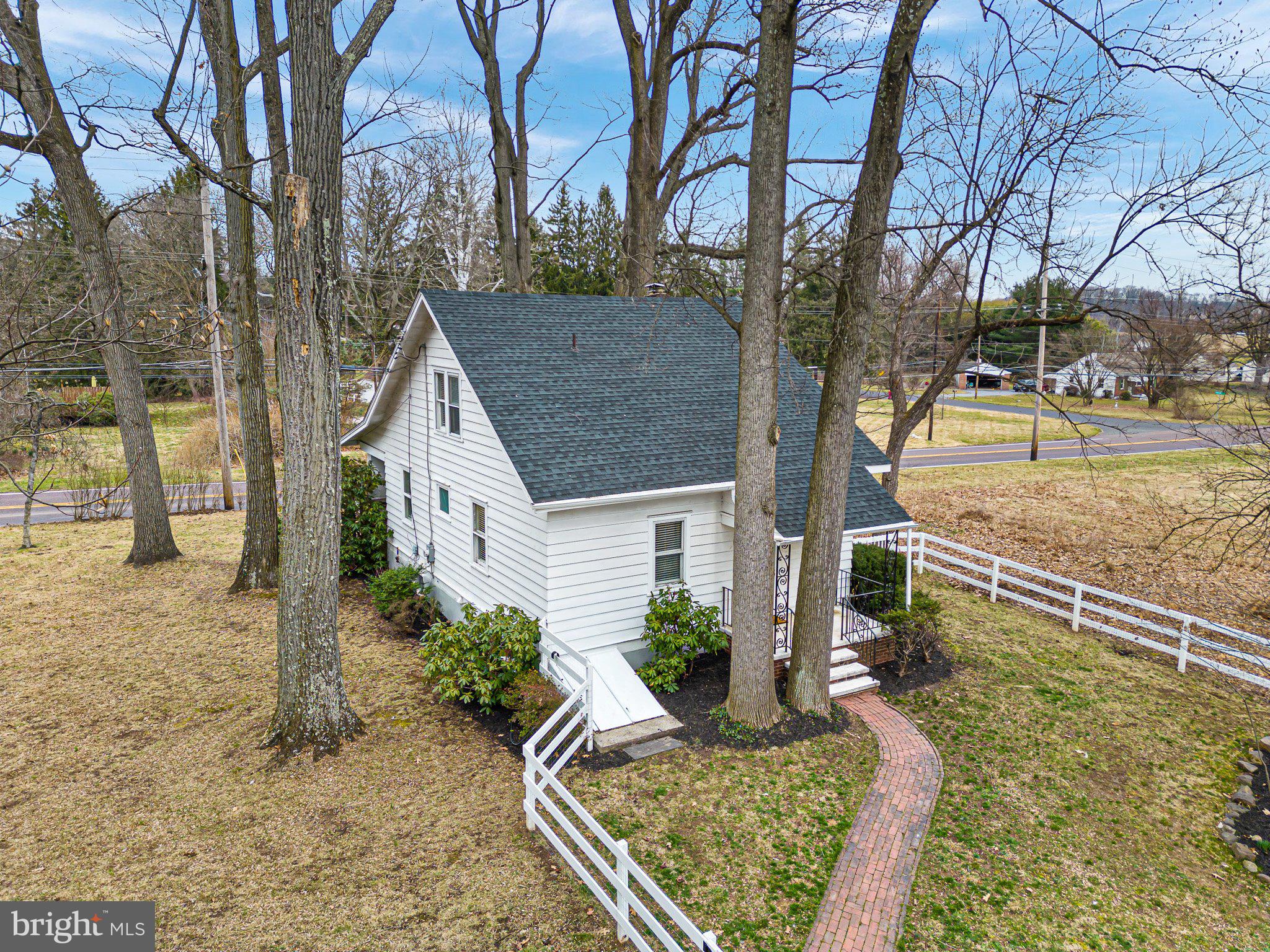 1404 Pawlings Road Phoenixville, PA 19460 - Photo 6 of 28 Gallery Image 6