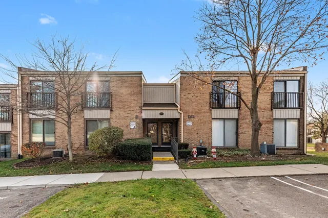 $215,000 | 18025 University Park Drive, Unit 51, Livonia, MI 48152