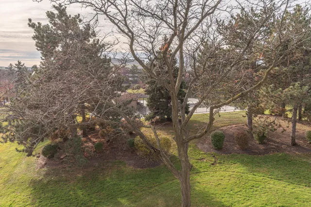 $215,000 | 18025 University Park Drive, Unit 51, Livonia, MI 48152