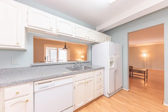 $215,000 | 18025 University Park Drive, Unit 51, Livonia, MI 48152