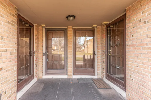 $215,000 | 18025 University Park Drive, Unit 51, Livonia, MI 48152