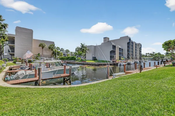 $2,500 | 15 Royal Palm Way, Unit 107, Boca Raton, FL 33432