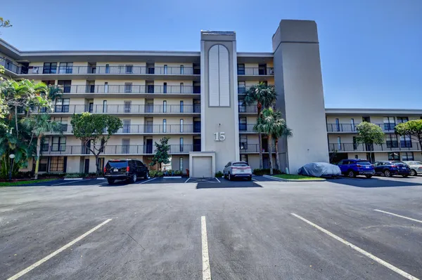 $2,500 | 15 Royal Palm Way, Unit 107, Boca Raton, FL 33432