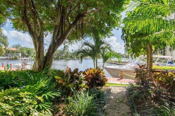 $2,500 | 15 Royal Palm Way, Unit 107, Boca Raton, FL 33432
