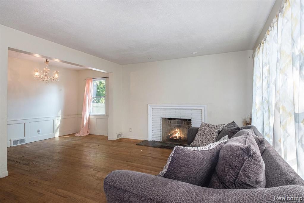 432 Alter Road Detroit, MI 48215 - Photo 9 of 19