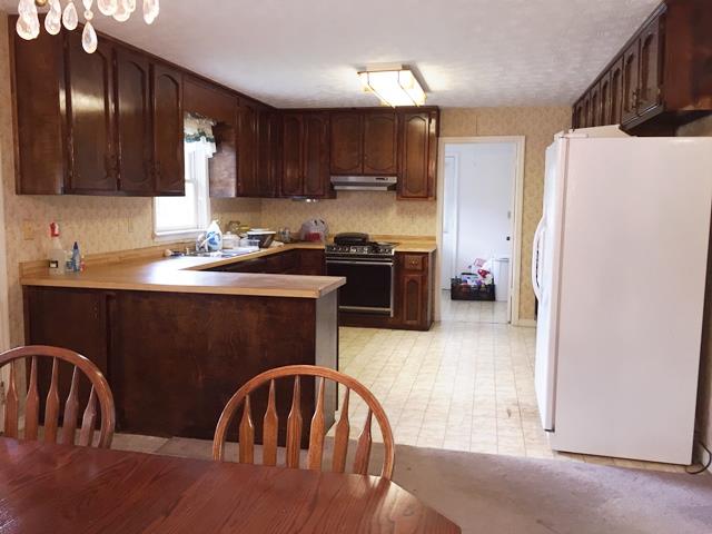 2559 Shellsford Road McMinnville, TN 37110 - Photo 9 of 19 Looking to the kitchen from the dining room