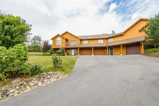 $499,900 | 4 Old Meadow Court, Livonia, NY 14487