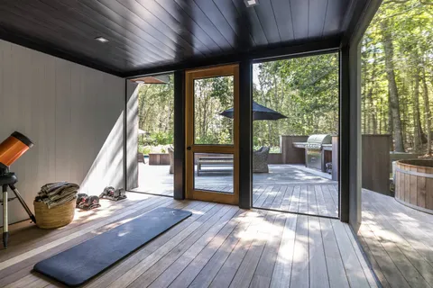$2,995,000 | 23 Woodedge Circle, Amagansett, NY 11930