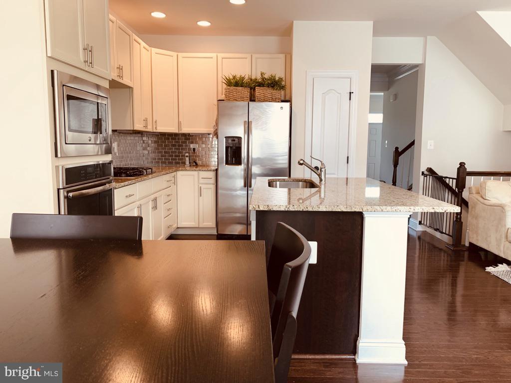 7660 Elmcrest Road Hanover, MD 21076 - Photo 11 of 56 Stainless Steel Appliances