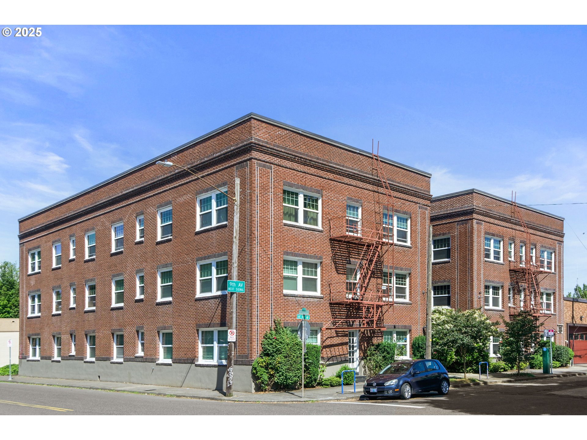 1509 Northeast 10th Avenue, Unit 105 Portland, OR 97232 - Photo 2 of 36 Gallery Image 2