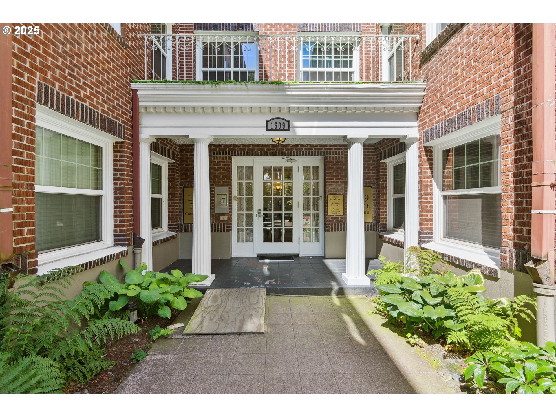 1509 Northeast 10th Avenue, Unit 105 Portland, OR 97232 - Photo 7 of 36 Gallery Image 7