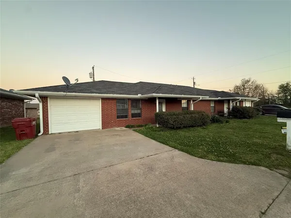 $1,050 | 2502 Patrick Drive, Bonham, TX 75418