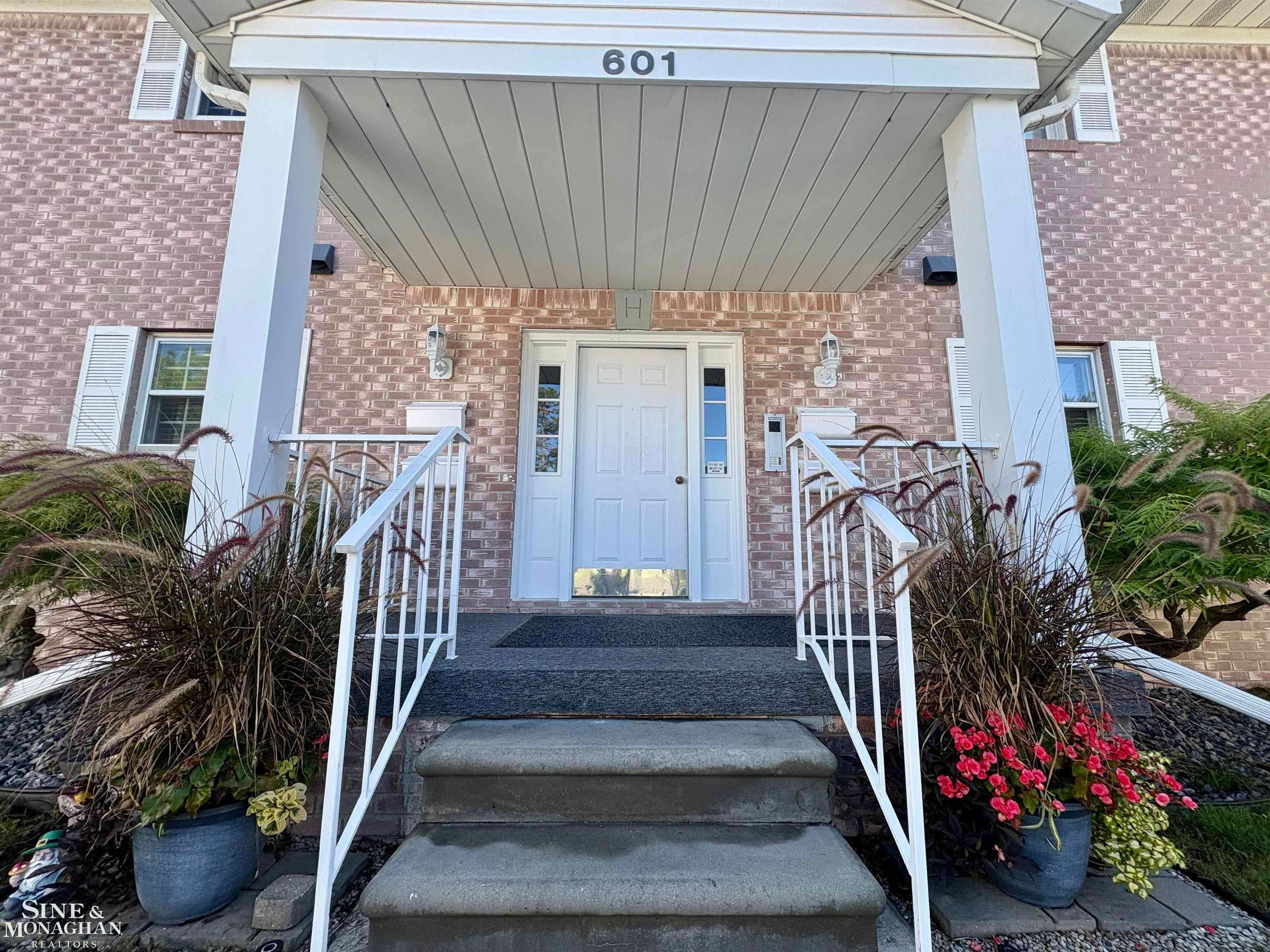 601 North Riverside Avenue, Unit 4 St. Clair, MI 48079 - Photo 2 of 33 Gallery Image 2
