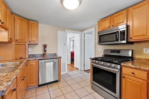 $825,000 | 15-17 Stirling Street, Andover, MA 01810