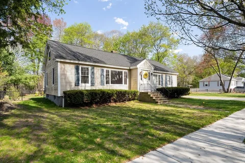 $825,000 | 15-17 Stirling Street, Andover, MA 01810