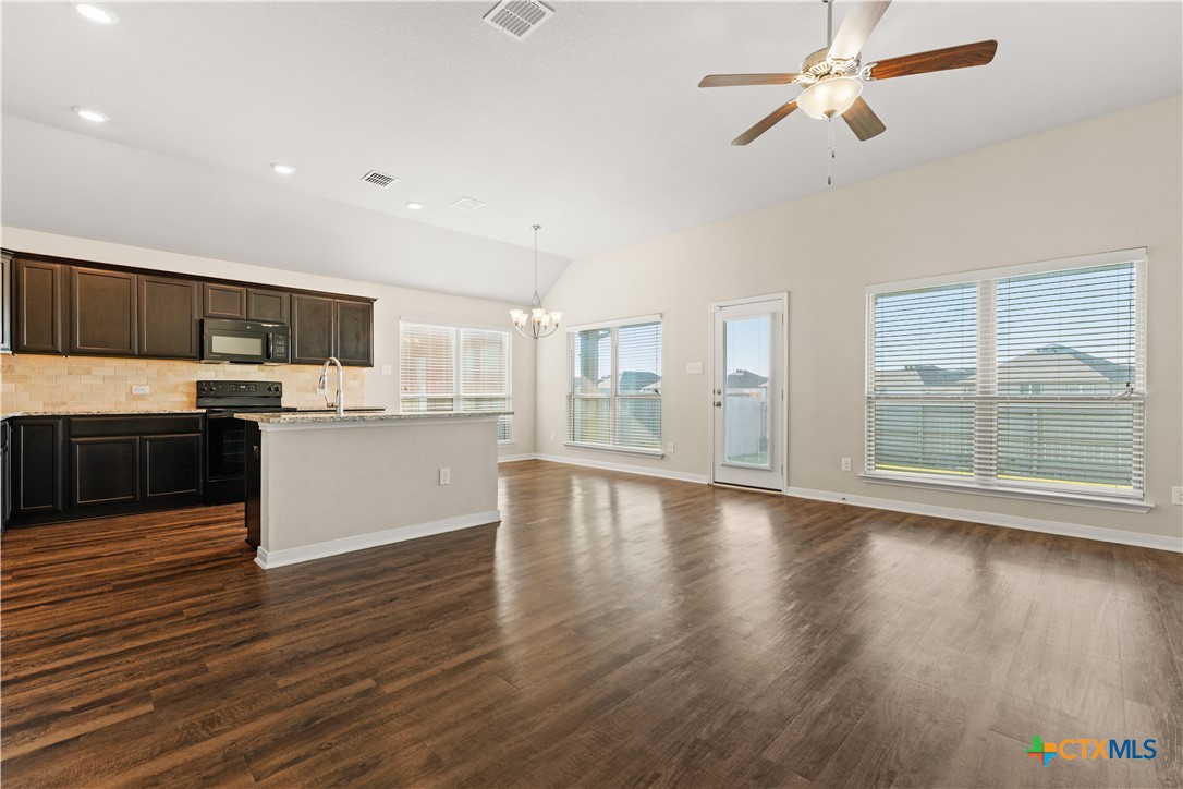 4124 Riata Ranch Road Waco, TX 76705 - Photo 3 of 20 Living Area w/Lots of Nautural Light