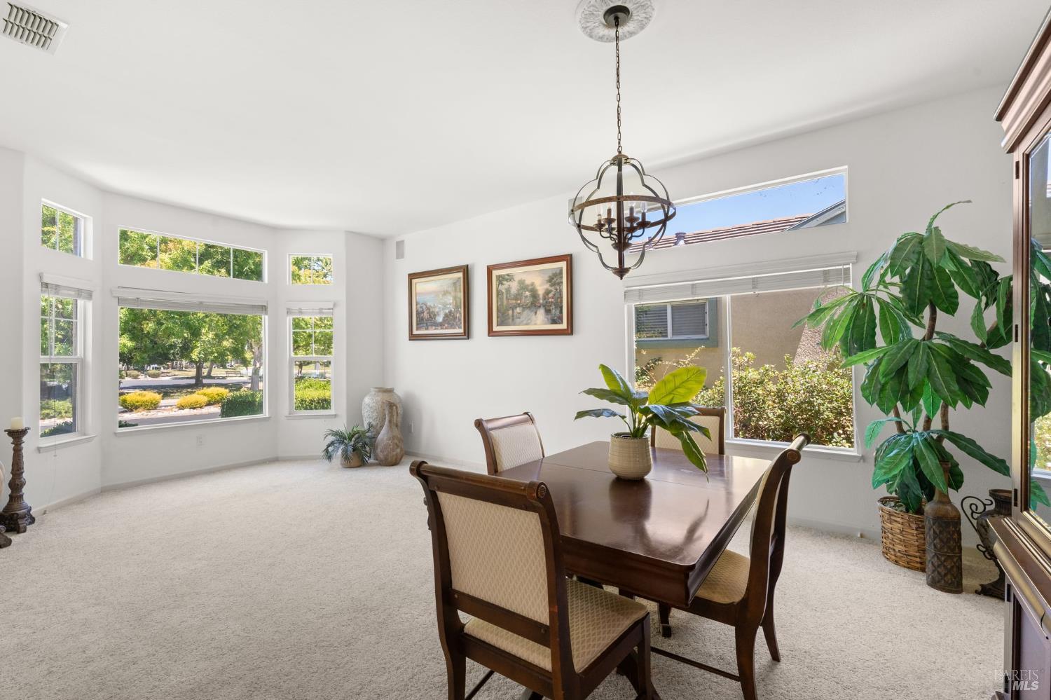 602 Summerset Drive Rio Vista, CA 94571 - Photo 4 of 65 Dining and living room