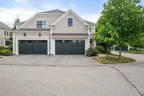 $1,325,000 | 11 Lillian Way, Unit 11, Wayland, MA 01778